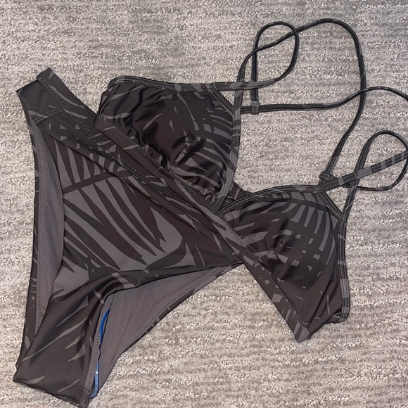 Two piece never worn bikini - Picture 2 of 6